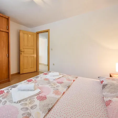 Milin-1 By Interhome Езера